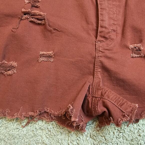 Seven7 Tummy Less High Rise Skinny Shorts Womens 12 Red Distressed Cutoff Casual - Picture 3 of 11